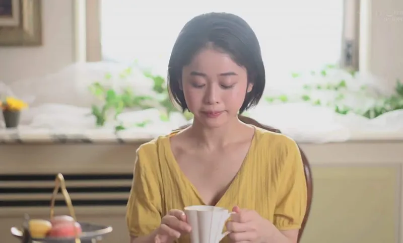Biết anh quay phim em cũng kệ còn cười tươi cởi đồ bú cu